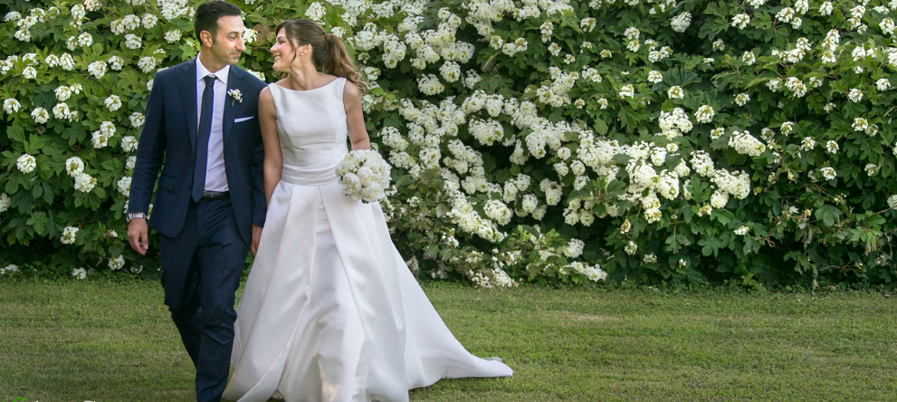 Un romantico ‘sì’ sotto un cielo rosa